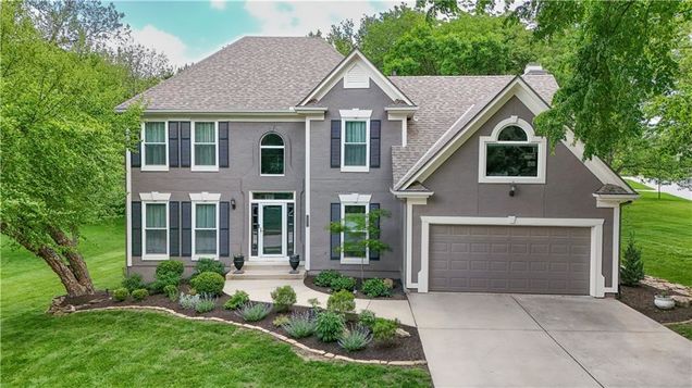289 SW Winterpark Circle Lee's Summit, MO House Sold - Photo 1 of 40. Opens carousel modal