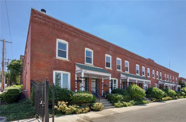 37 E 29th Street Kansas City, MO Condo Sold - Photo 1 of 18. Opens carousel modal