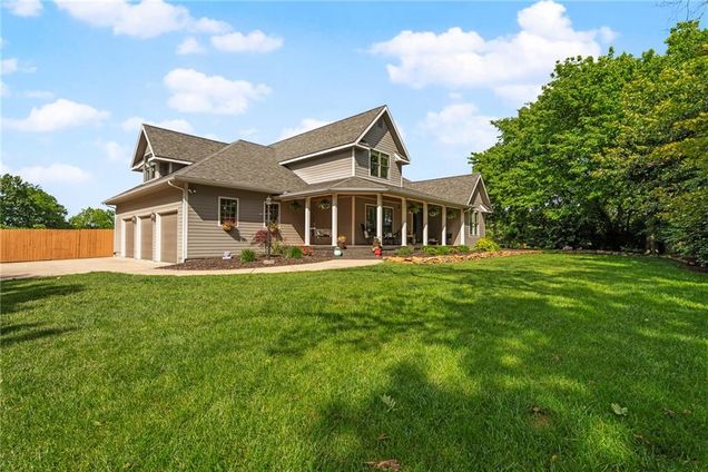 33 Harvest Lane Ottawa, KS House Sold - Photo 1 of 78. Opens carousel modal