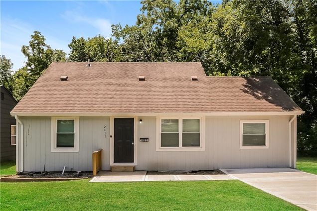 2411 E 77th Street Kansas City, MO House Active - Photo 1 of 18. Opens carousel modal