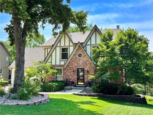 4117 NE Edgewater Court