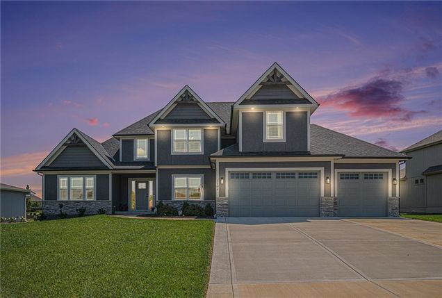 1104 SW Whispering Willow Way