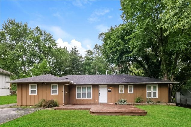 7500 E 110th Street Kansas City, MO House Active - Photo 1 of 16. Opens carousel modal