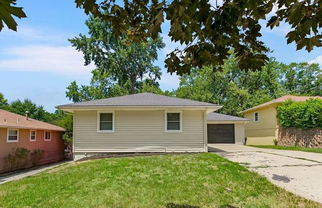 414 E 91st Street Kansas City, MO House Active - Photo 1 of 30. Opens carousel modal