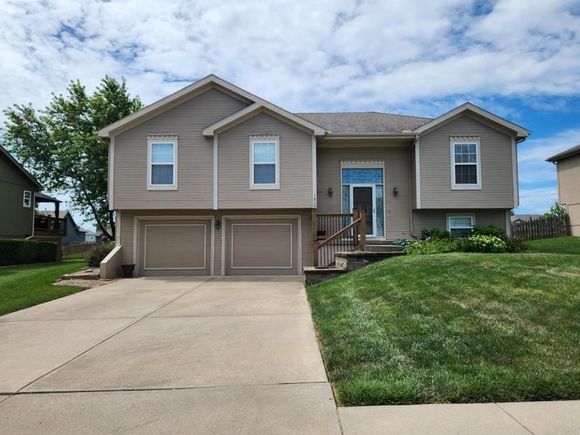 7905 NE 107th Street Kansas City, MO House Active - Photo 1 of 39. Opens carousel modal