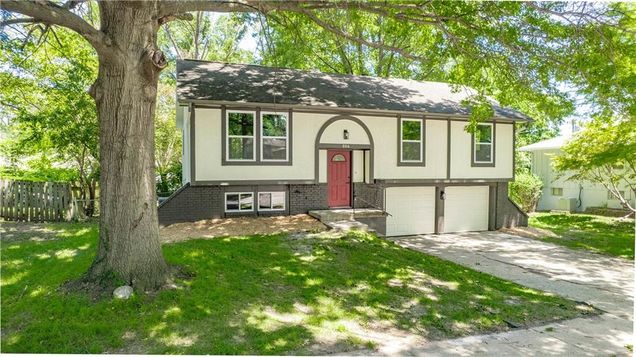 804 NW North Summit Circle