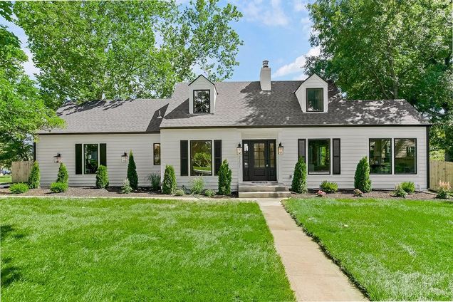 2201 W 74th Street Prairie Village, KS House Active - Photo 1 of 40. Opens carousel modal