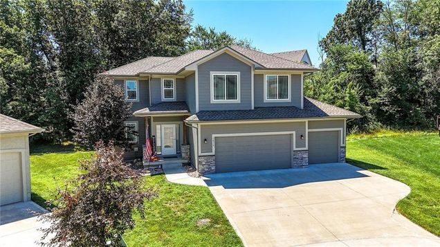 1016 SE Forest Ridge Court