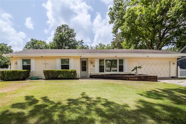 8112 Dearborn Drive Prairie Village, KS House Active - Photo 1 of 27. Opens carousel modal