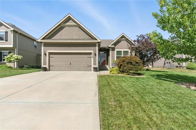 10120 N Mckinley Avenue Kansas City, MO House Active - Photo 1 of 32. Opens carousel modal