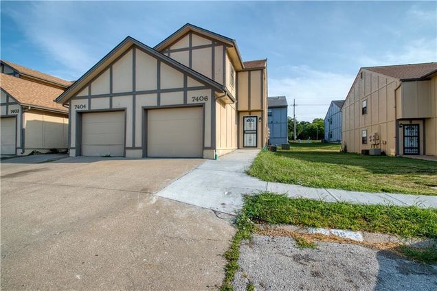 7406 E 115th Terrace