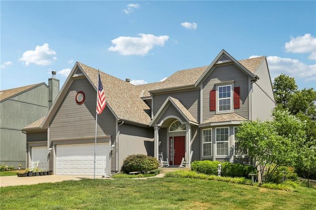 20100 W 220th Street Spring Hill, KS House Active - Photo 1 of 30. Opens carousel modal