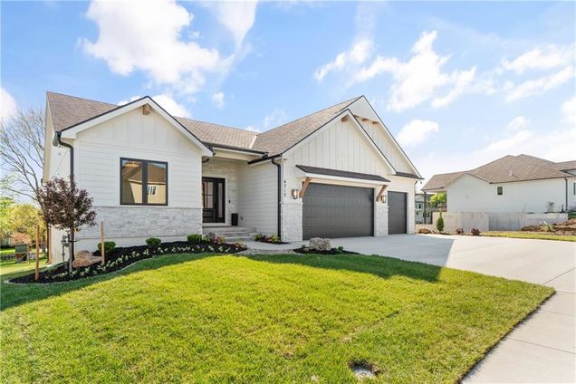 1509 NE Stewart Court