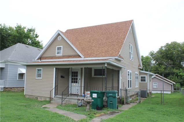 510 W 2nd Street Pittsburg, KS House Active - Photo 1 of 16. Opens carousel modal