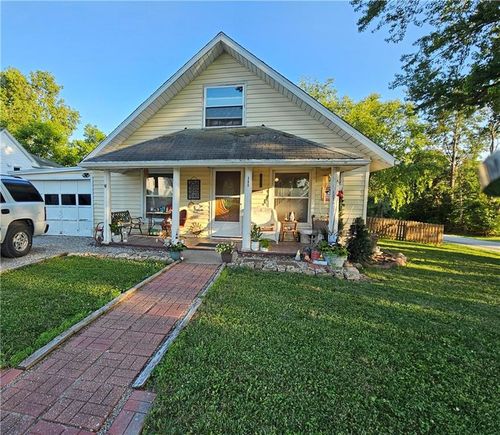 380 Locust Street