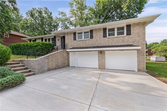 1615 NE 78th Street Kansas City, MO House Active - Photo 1 of 49. Opens carousel modal