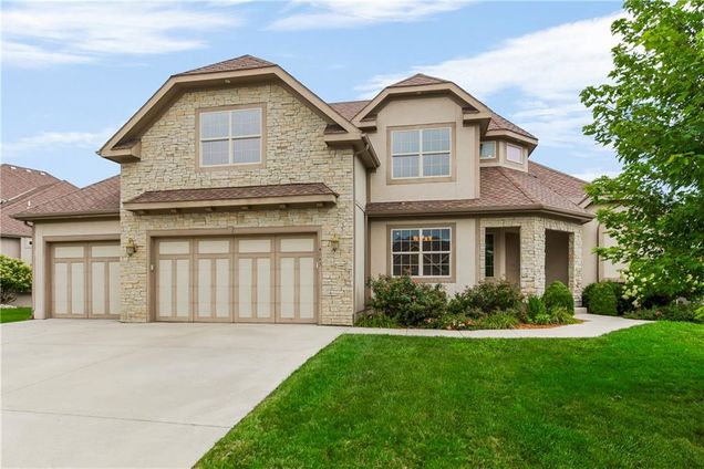 4443 Sienna Ridge N/A Riverside, MO House Active - Photo 1 of 33. Opens carousel modal
