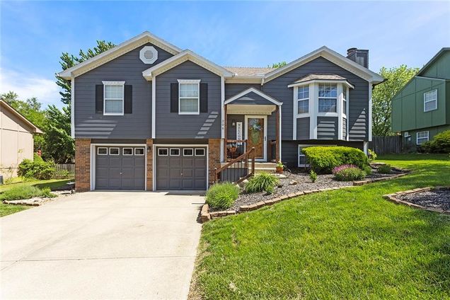 206 W Calico Drive Raymore, MO House Active - Photo 1 of 30. Opens carousel modal