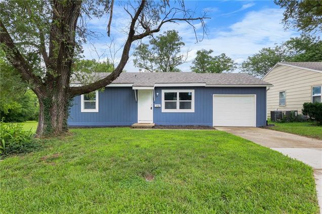 1758 Main Street Osawatomie, KS House Active - Photo 1 of 17. Opens carousel modal