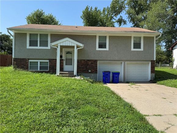 6206 E 140th Terrace Grandview, MO House Active - Photo 1 of 41. Opens carousel modal