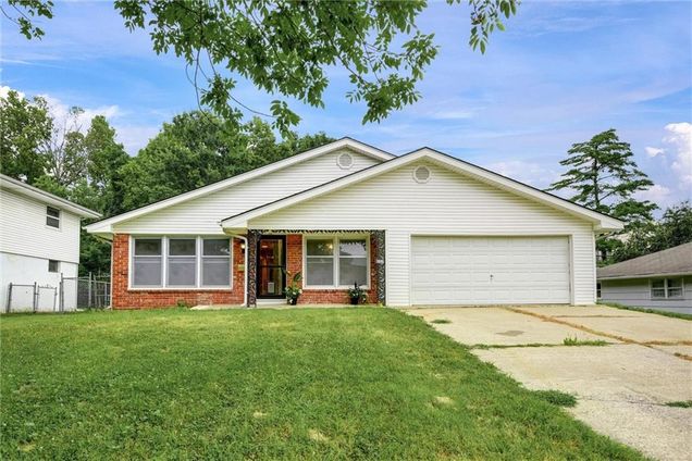 602 W 101 Street Kansas City, MO House Active - Photo 1 of 38. Opens carousel modal