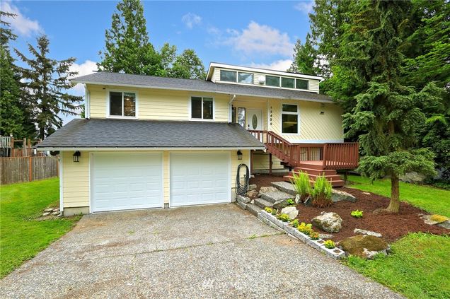15425 9th Place W Lynnwood, WA House Sold - Photo 1 of 28. Opens carousel modal