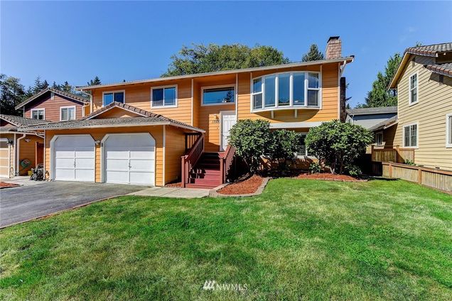 17506 54th Place W Lynnwood, WA House Sold - Photo 1 of 26. Opens carousel modal