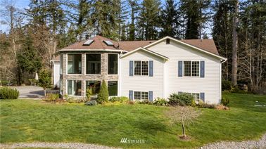 8438 Islandview Drive NE