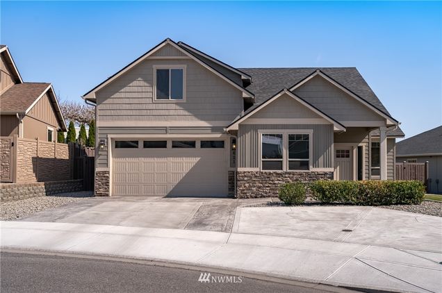 621 S James Avenue East Wenatchee, WA House Sold - Photo 1 of 40. Opens carousel modal