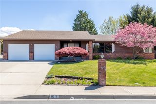 1011 N Fairview Place