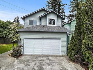 612 NE Flagstone Lane