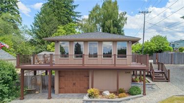 3149 Sunset Drive W