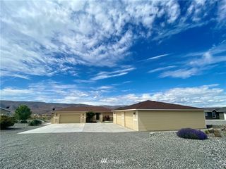 833 Desert Aire Drive SW