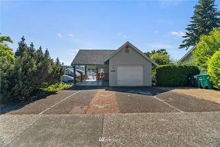 1503 E Bay Drive NE