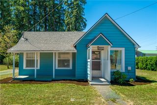 709 4th Avenue NE