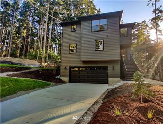 965 NE Pennington Loop