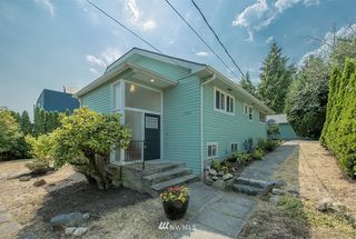 6225 37th Avenue NE