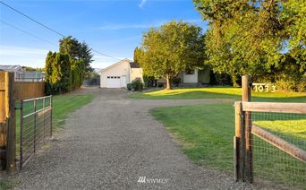 1033 W Cascade Court