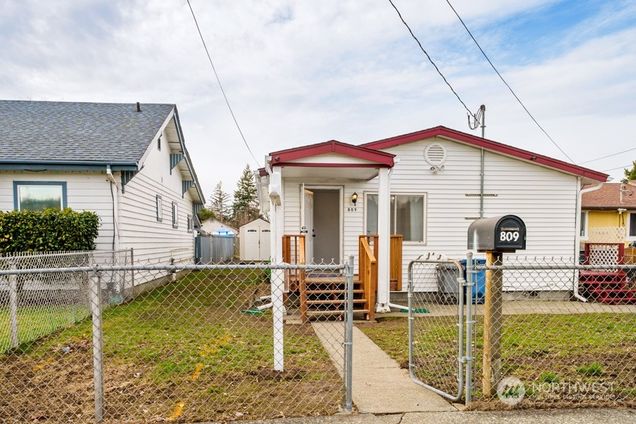 809 1st Avenue N Kent, WA House Sold - Photo 1 of 13. Opens carousel modal
