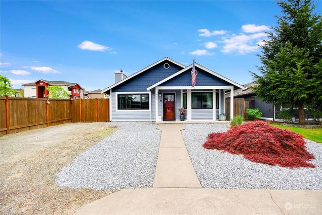 944 3rd Avenue N Kent, WA House Sold - Photo 1 of 31. Opens carousel modal