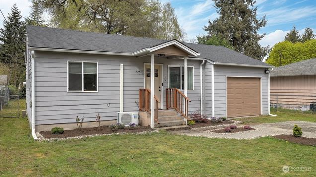 725 2nd Avenue S Kent, WA House Active - Photo 1 of 21. Opens carousel modal