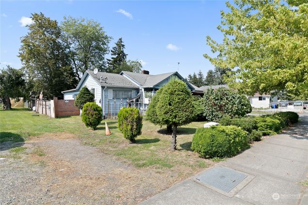 811 4th Avenue N Kent, WA House Sold - Photo 1 of 20. Opens carousel modal