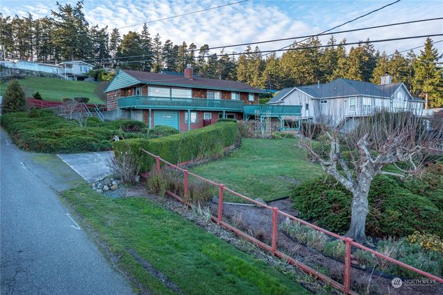 550 SW Waterloo Avenue Oak Harbor, WA House Pending - Photo 1 of 38. Opens carousel modal