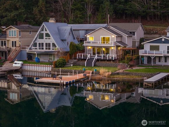 1935 Summit Lak Shore Road NW