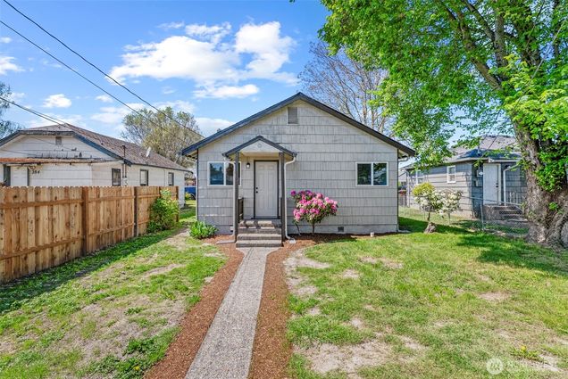 288 27th Avenue Longview, WA House Sold - Photo 1 of 20. Opens carousel modal