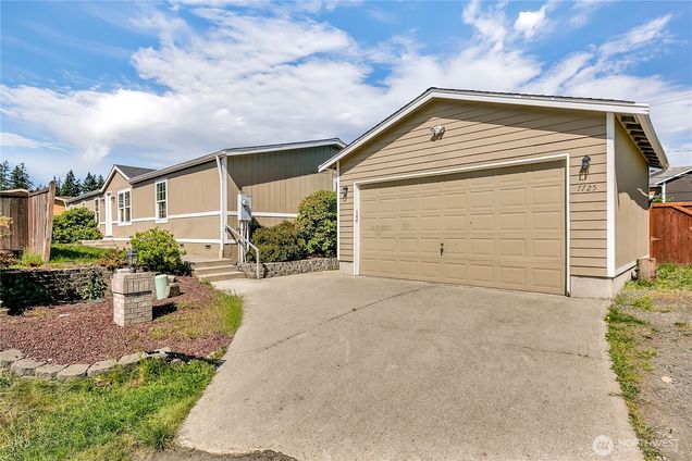 7725 203rd Street Ct E Unit 27