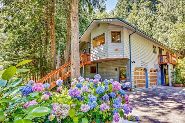 11 Bishop Hill Road Chimacum, WA House Active - Photo 1 of 40. Opens carousel modal