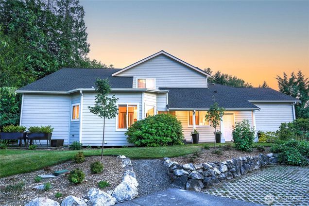 2178 28th Street Bellingham, WA Condo Sold - Photo 1 of 38. Opens carousel modal