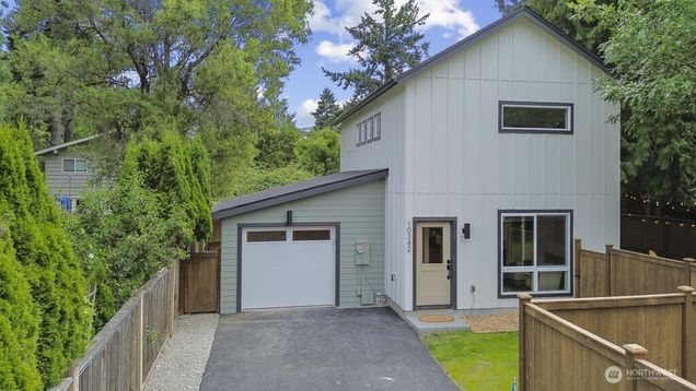 10342 39th Avenue NE