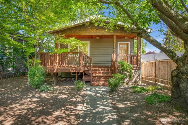 806 W Argand Street Seattle, WA House Active - Photo 1 of 36. Opens carousel modal